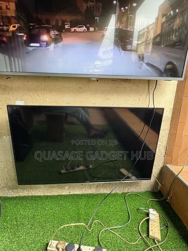 Samsung 50 Inches Smart HDR Tv photo 2