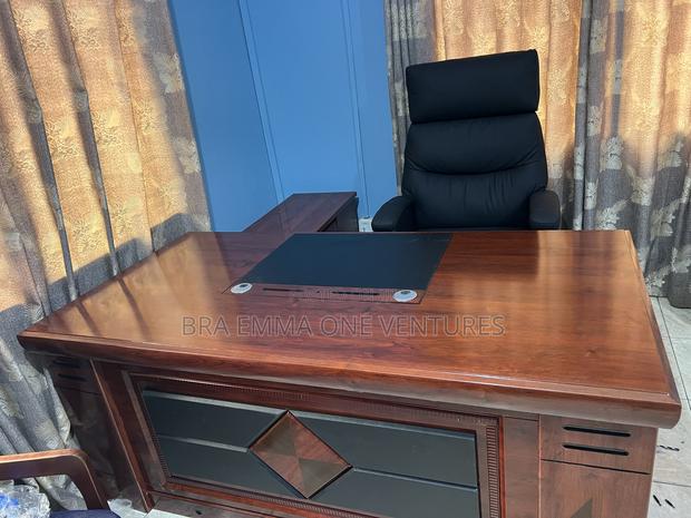 Executive L Tabe And Chair