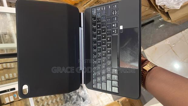 iPad 10th/11th Gen Magic Keyboard 10.9 Inches · Photo 4