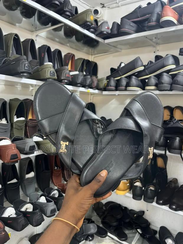 Relaxed Slippers Available in Sizes · Photo 4
