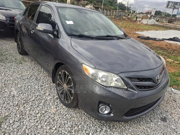 Toyota Corolla L 4dr Sedan (1.8L 4cyl 5M) 2012 Gray