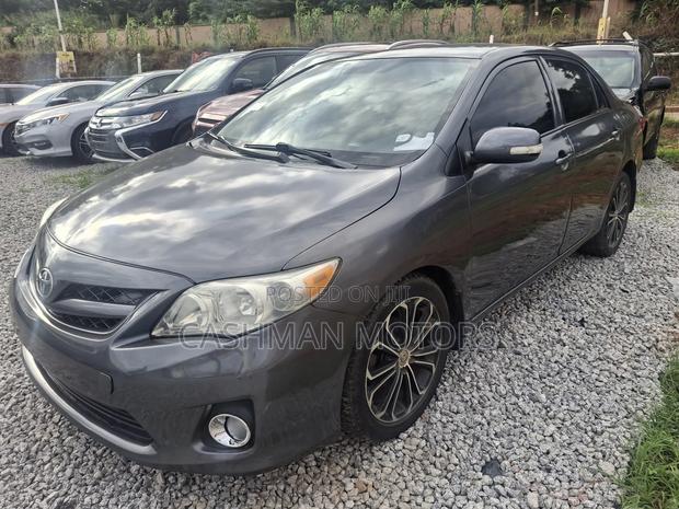 Toyota Corolla L 4dr Sedan (1.8L 4cyl 5M) 2012 Gray