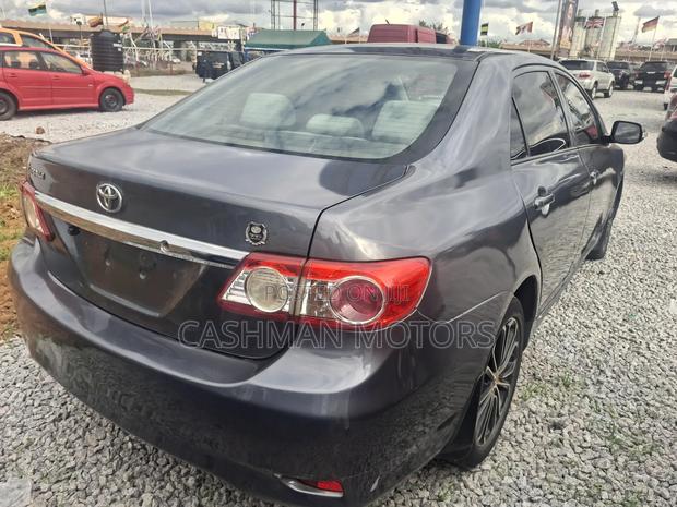 Toyota Corolla L 4dr Sedan (1.8L 4cyl 5M) 2012 Gray