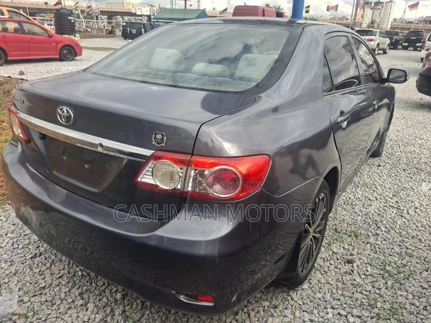 Toyota Corolla L 4dr Sedan (1.8L 4cyl 5M) 2012 Gray