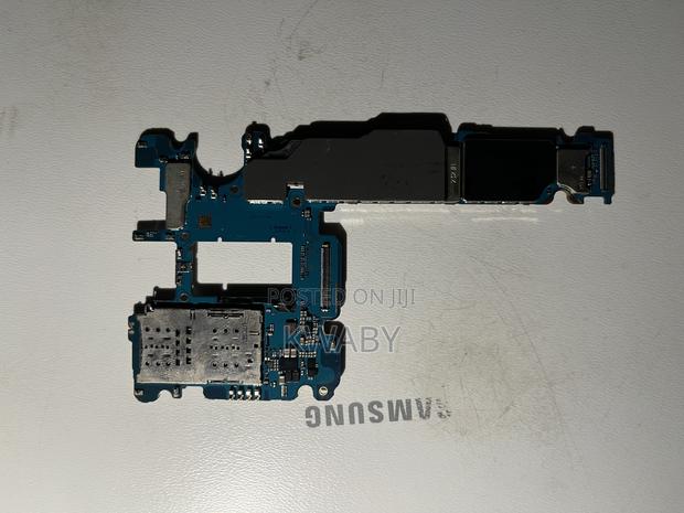 Samsung Galaxy S8 and S9+ Board · Photo 2