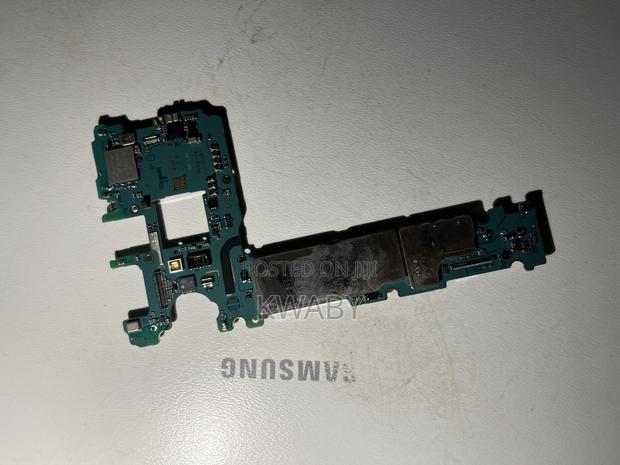 Samsung Galaxy S8 and S9+ Board · Photo 4