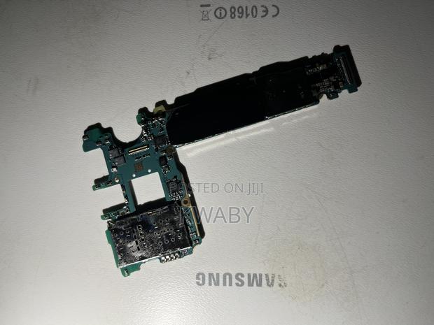 Samsung Galaxy S8 and S9+ Board · Photo 3