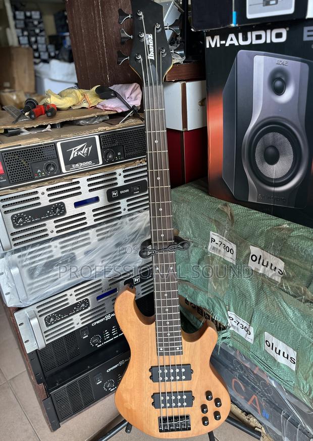 Ibanez Bass Guitar · Photo 3