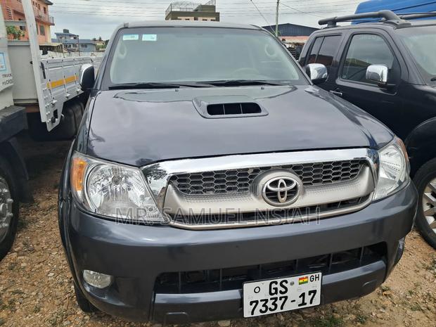 Toyota Hilux 2.5 D-4D 4X4 SRX 2012 Gray