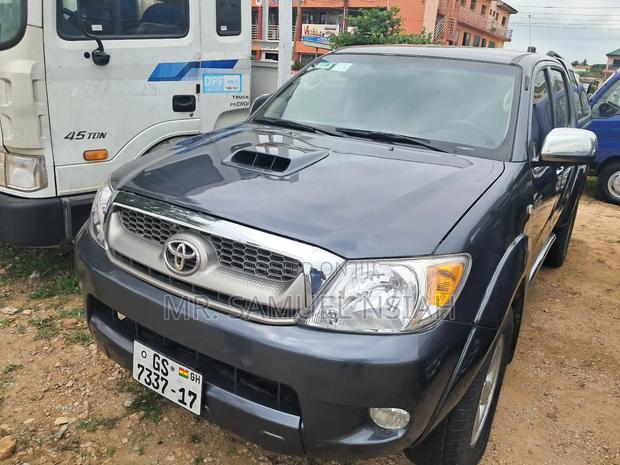 Toyota Hilux 2.5 D-4D 4X4 SRX 2012 Gray