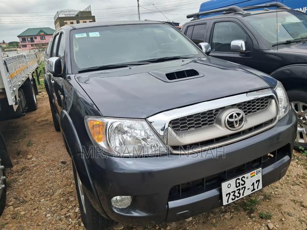 Toyota Hilux 2.5 D-4D 4X4 SRX 2012 Gray