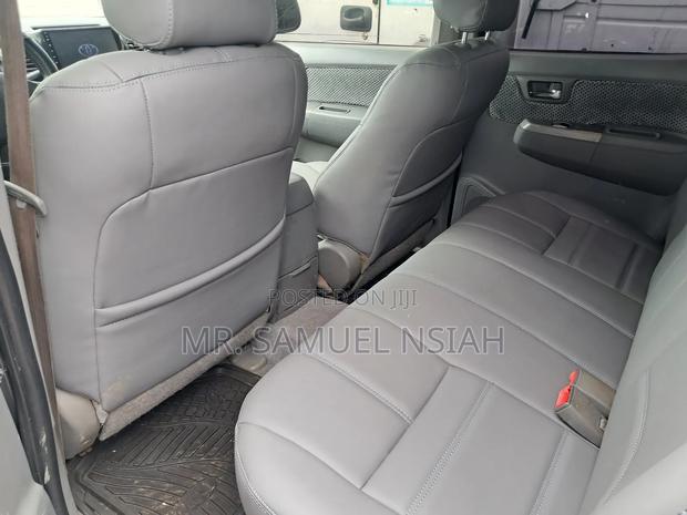 Toyota Hilux 2.5 D-4D 4X4 SRX 2012 Gray