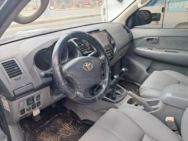 Toyota Hilux 2.5 D-4D 4X4 SRX 2012 Gray