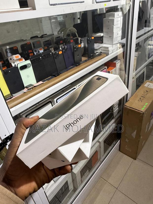 New Apple iPhone 15 Pro Max 256 GB Silver