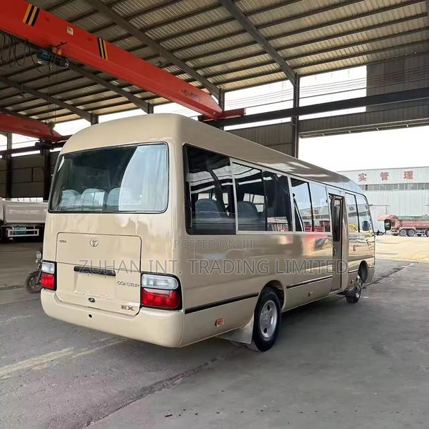 Toyota Coaster 2018 · Photo 2