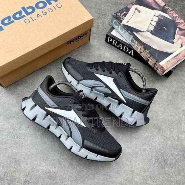 Original Reebok Classic Zig Black and Grey · Photo 3