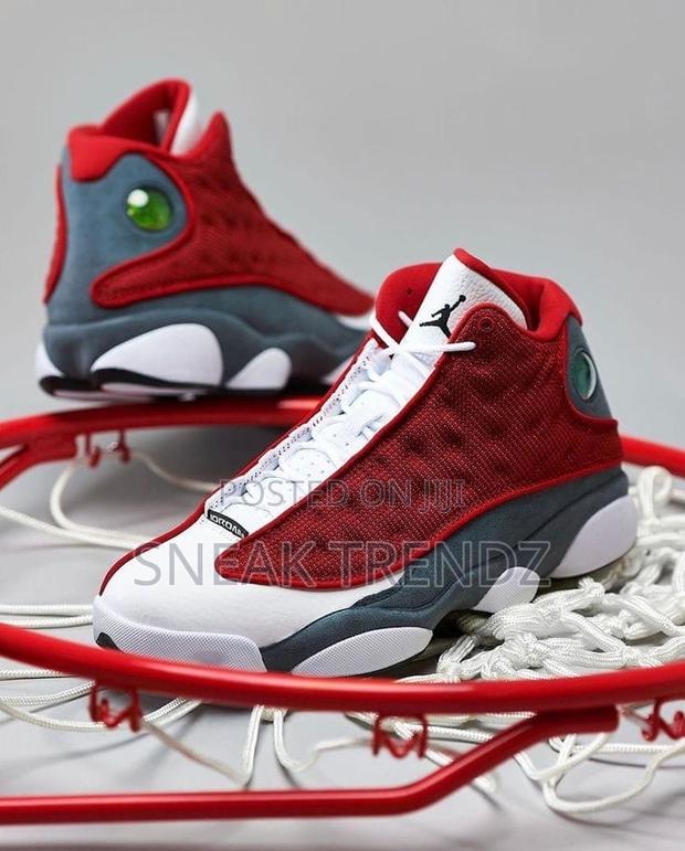 Air Jordan R13 Red · Photo 3