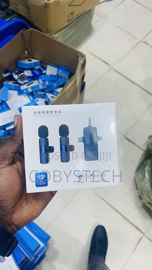 3-in-1 Dual Wireless Lapel Microphone · Photo 3