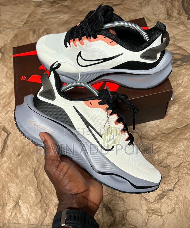 Nike Zoom X Sneaker · Photo 3