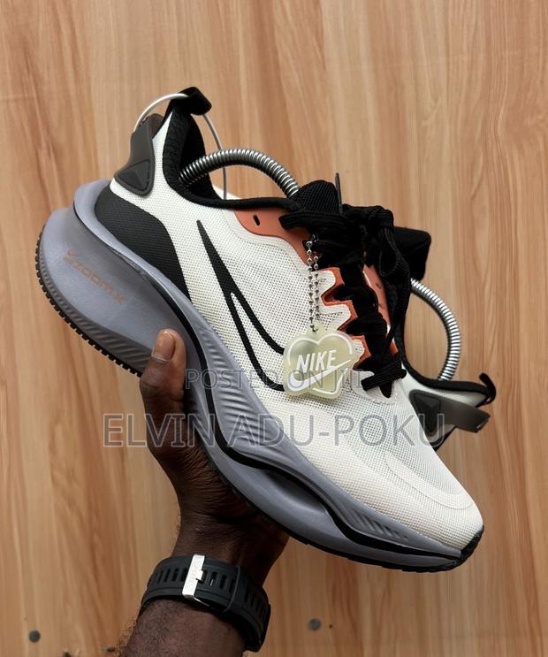 Nike Zoom X Sneaker · Photo 4
