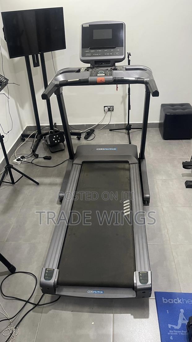 Max Factor Treadmill 3hp Usb - Black/Gray photo 2
