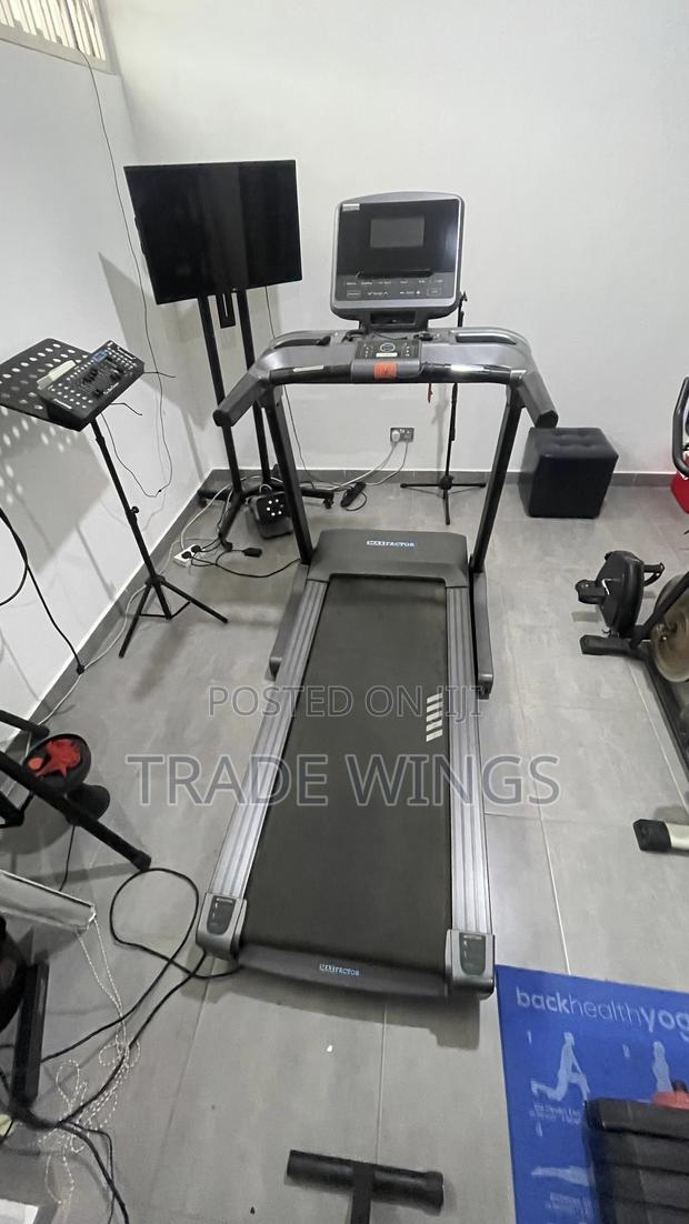 Max Factor Treadmill 3hp Usb - Black/Gray photo 4