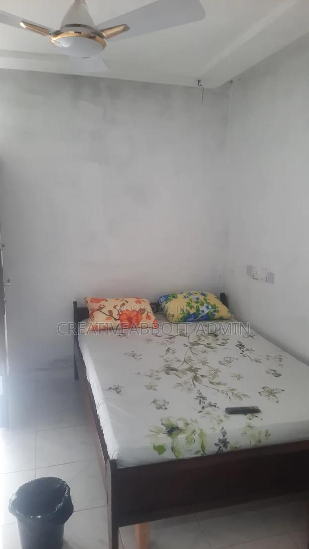 Furnished Room for Short Let photo 2
