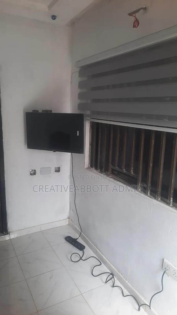 Furnished Room for Short Let photo 4