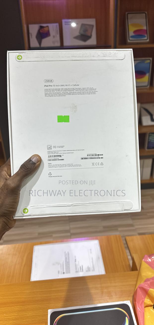 New Apple iPad Pro 13 (2024) 256 GB Gray photo 2