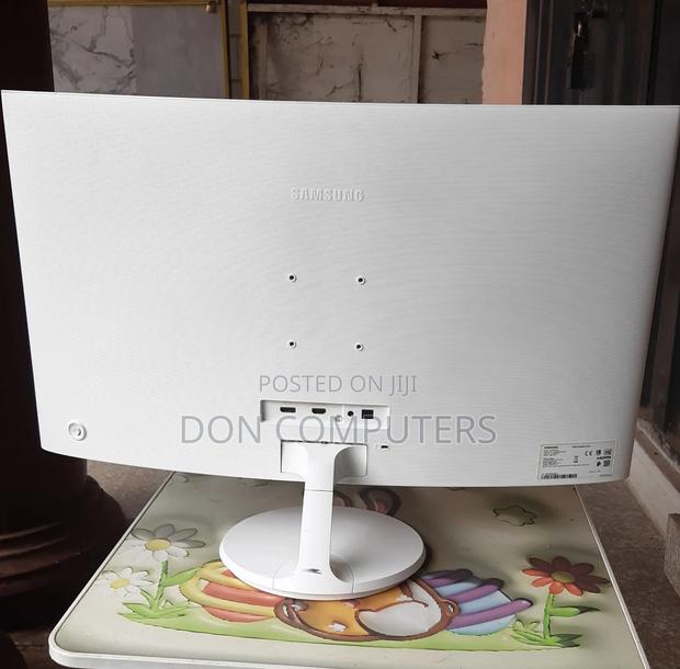 Samsung 32 Inches Curved Monitor photo 3
