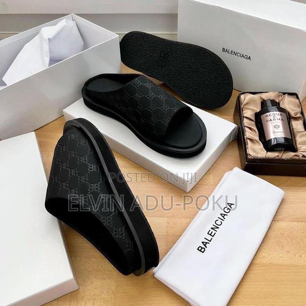Balenciaga Slippers “ Black “ · Photo 4