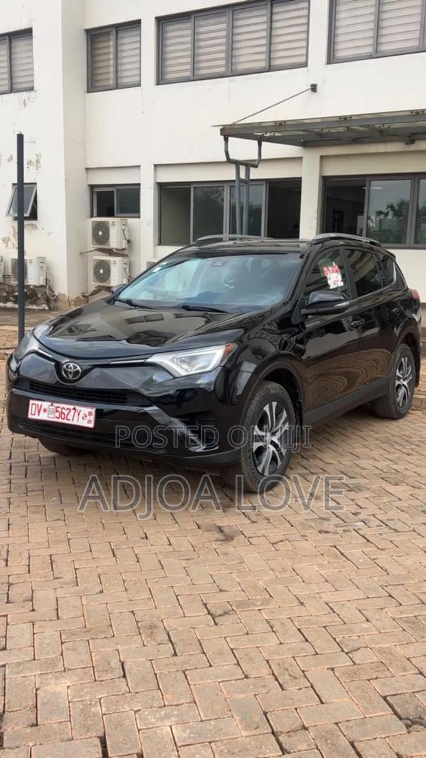 Toyota RAV4 LE AWD (2.5L 4cyl 6A) 2017 Black photo 2