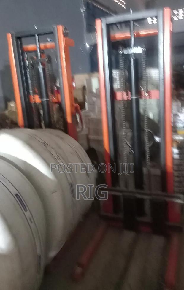 Manual Pallet Stacker 3 Ton photo 2