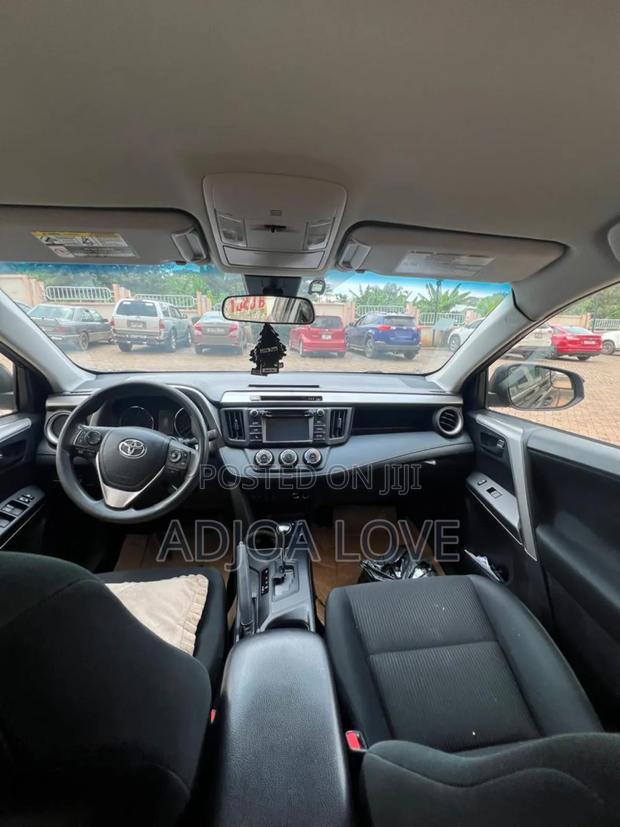Toyota RAV4 LE AWD (2.5L 4cyl 6A) 2017 Black photo 5