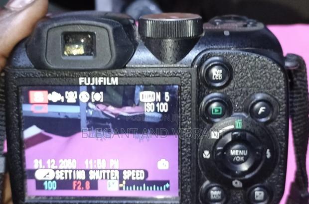 Fujifilm Camera 10mp Shoot Both Video and Pictures, Uses Aa Batteries