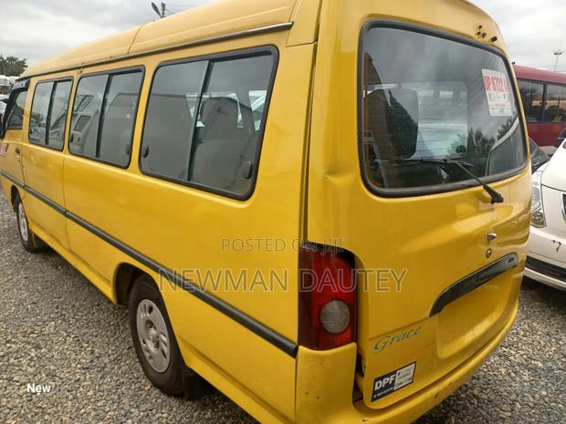 Hyundai H-100 2000 Yellow