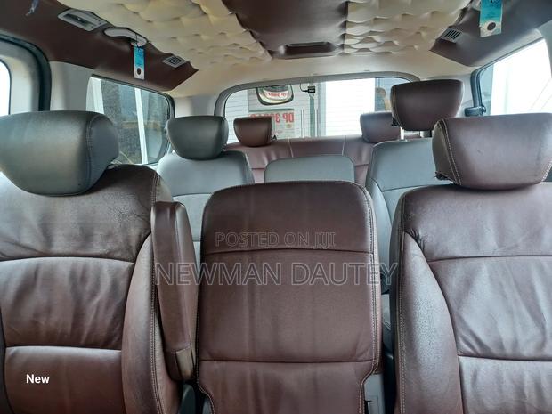 Hyundai Starex 2011 Yellow