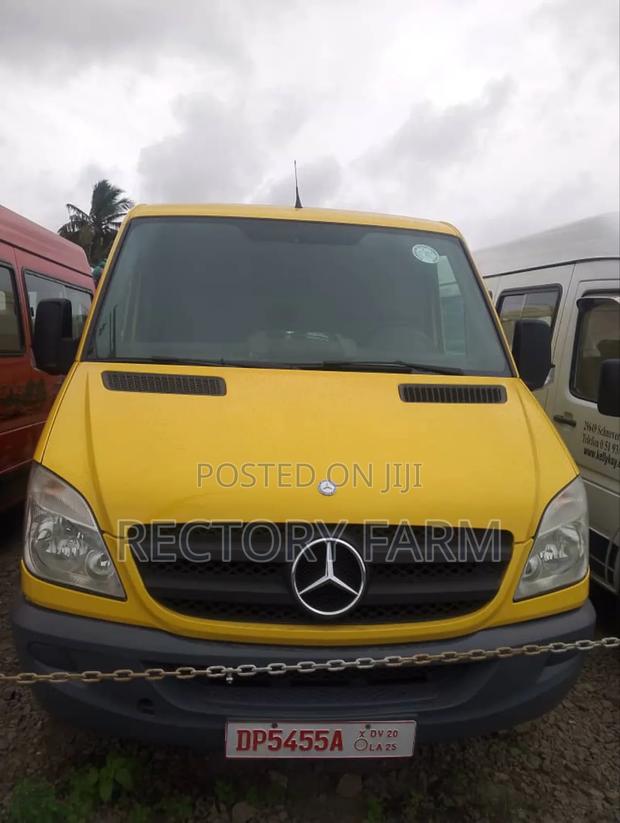 Mercedes-Benz Sprinter 2012 Yellow