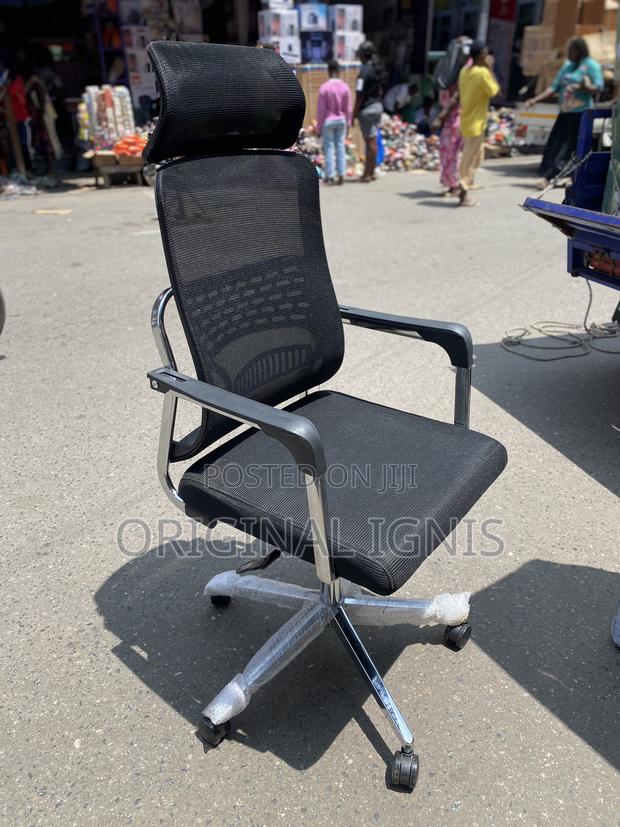Office Swivel Chair With Headrest · Photo 2