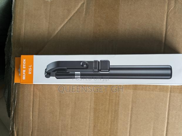 R1s-L Selfie Stick With Light · Photo 4