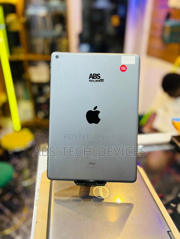 Apple iPad Wi-Fi 128 GB Gray