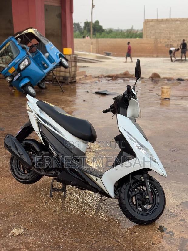 Yamaha NMAX 155 2024 Silver