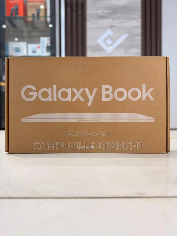 New Laptop Samsung Galaxy Book4 16GB Intel Core I7 SSD 512GB · Photo 4