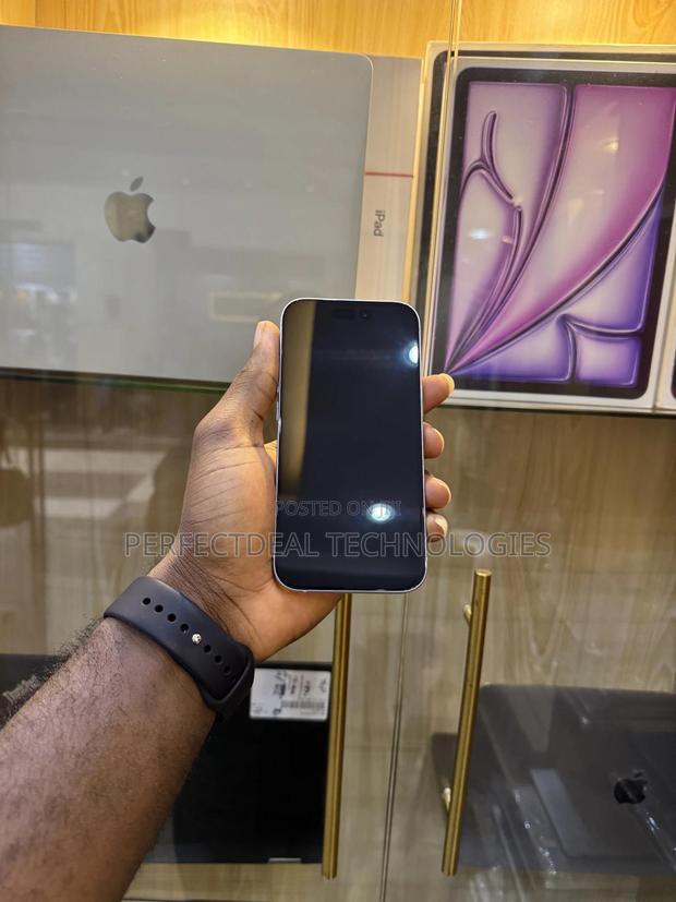 New Apple iPhone 15 128 GB White photo 4