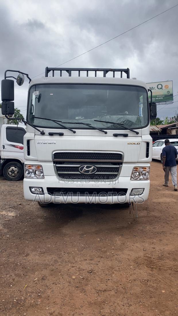 Hyundai Gold Truck 5 Axle