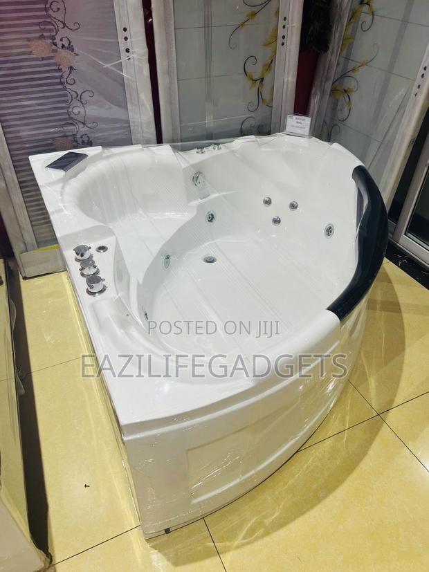Corner Jacuzzi