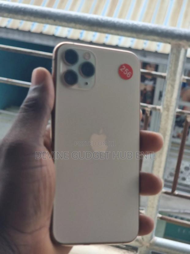 Apple iPhone 11 Pro 256 GB Gold photo 2