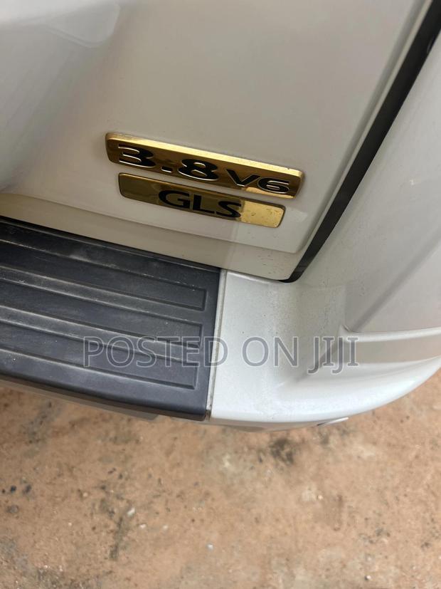 Mitsubishi Pajero V80 3.8 V6 GLS 2019 Silver · Photo 3