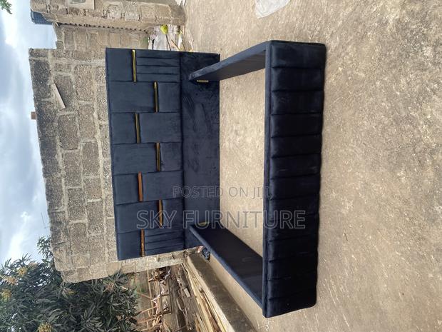 Enchanting Queen-size Bed Frame photo 4