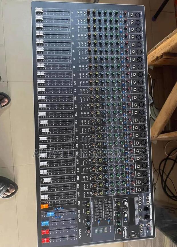 Yamaha Smx24 Professional Audio Mixer. · Photo 2